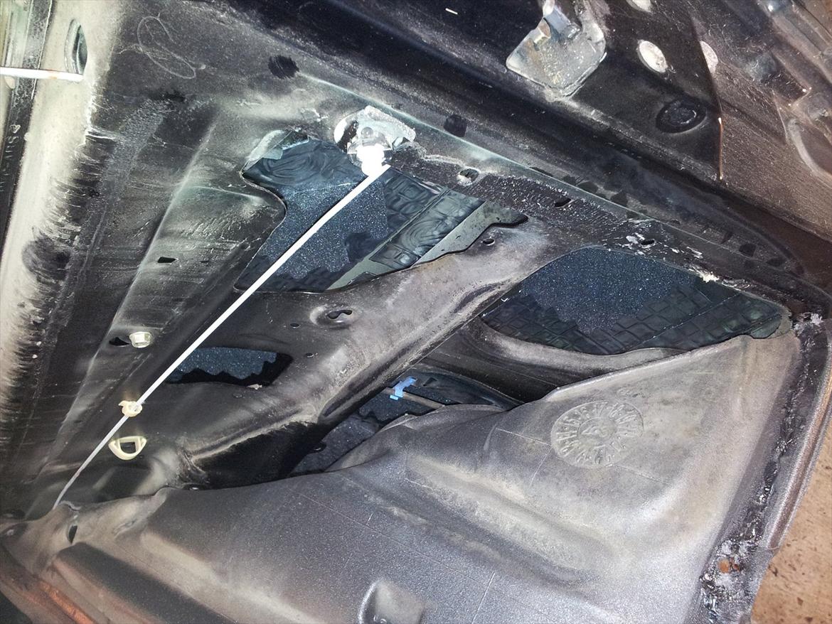 Støjdæmpning af golf3, Døre + nye højtalere. - Det samme i højre side... vibroplast og sound absorber 15 billede 10