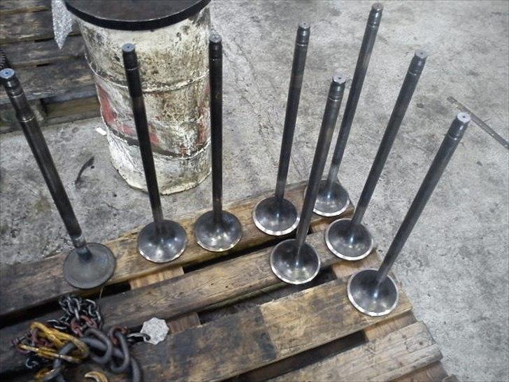 Lidt fra mit arbejde som skibsmontør - En ''håndfuld'' ventiler, der passer i samme type topstykke som der var billeder af før. Står på en EU palle. billede 18