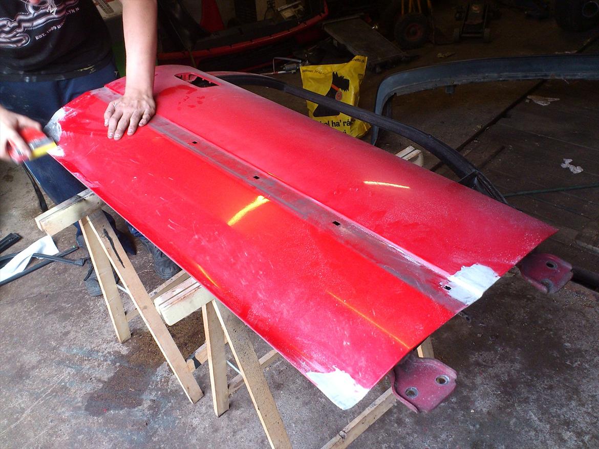 honda civic projekt - døren får rettet nogle små buler, og så skal hullerne ved sidelisten cleanes ud.. billede 16