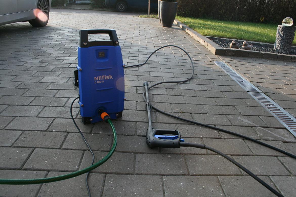 Vinterklargøring -  Nilfisk højtryksrenser. Ved bilvask handler det om at rører bilen så lidt som muligt med andet end vand. Til forvask & skylning er dette uundværligt. billede 12