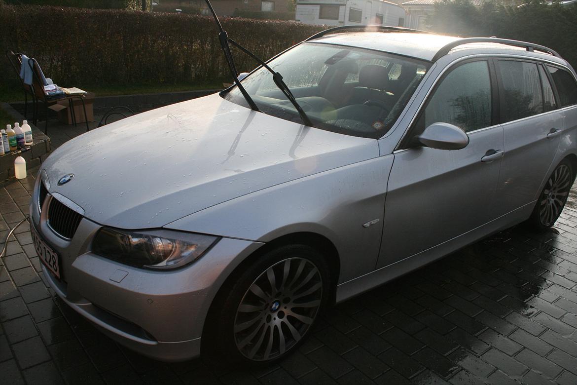 Vinterklargøring - Forvask. Jeg starter altid med at fjerne så meget møg som muligt med vand alene, for ikke at skrubbe møget rundt på bilen. billede 13