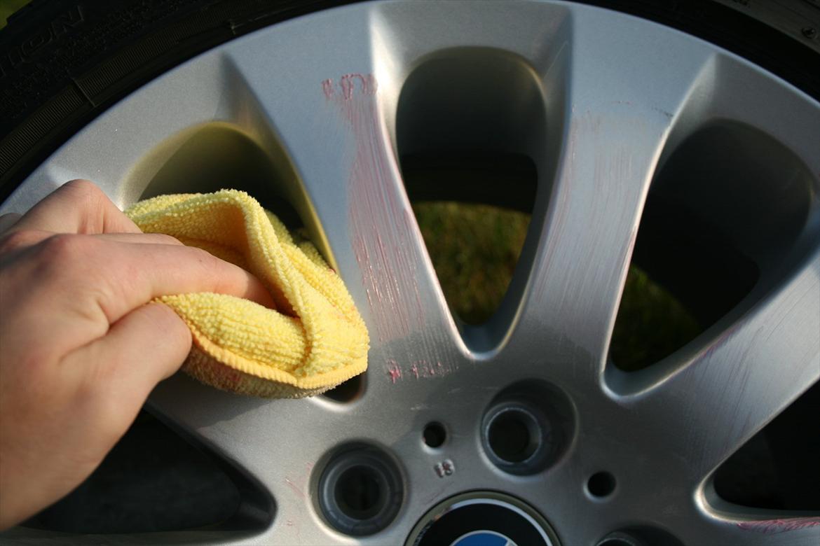 Vinterklargøring - Påføring af fælgvoks på vinterhjulene. billede 26