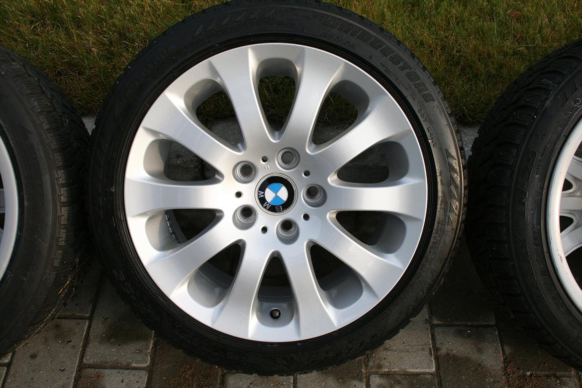 Vinterklargøring -  Vinterhjul, vokset og klar til montering. billede 29