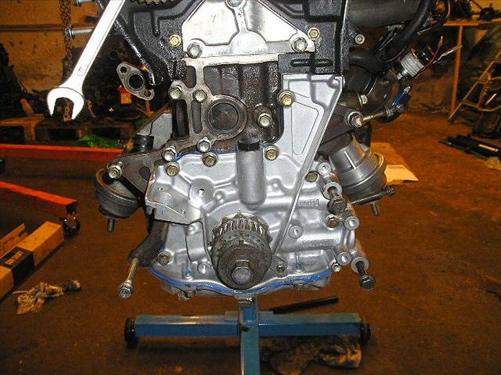 2jzgte renovering - oliepumpe monteret på motoren billede 11