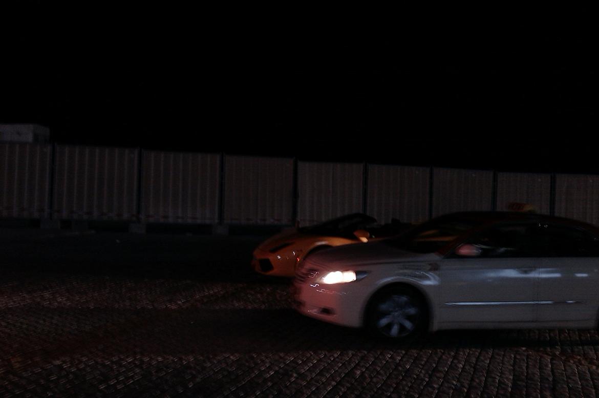 Min Tur til Dubai - Det var egentlig Lamborghini cabriolet i baggrunden jeg ville have taget et billede af men der sneg sig sq lige en ind foran :P  billede 4