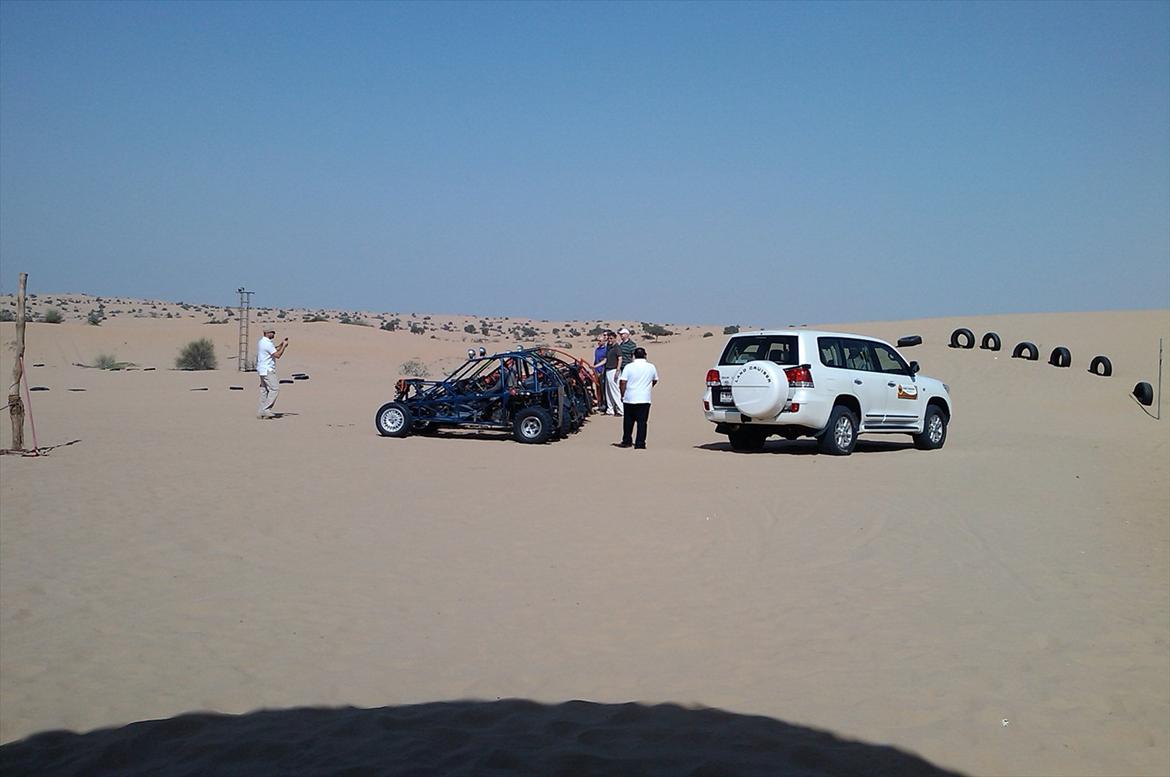 Min Tur til Dubai - Et stop på turen i Ørkenen for at få noget at drikke og strække ben billede 9