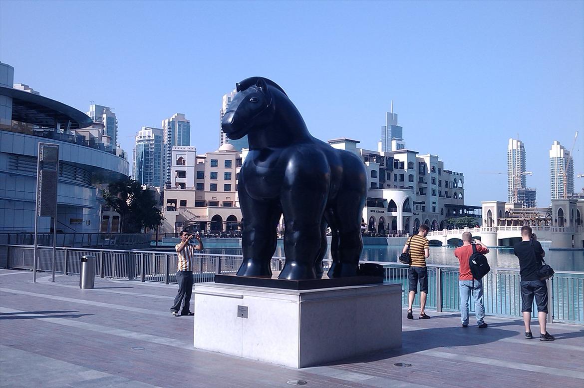 Min Tur til Dubai - Foran Dubai Mall billede 32