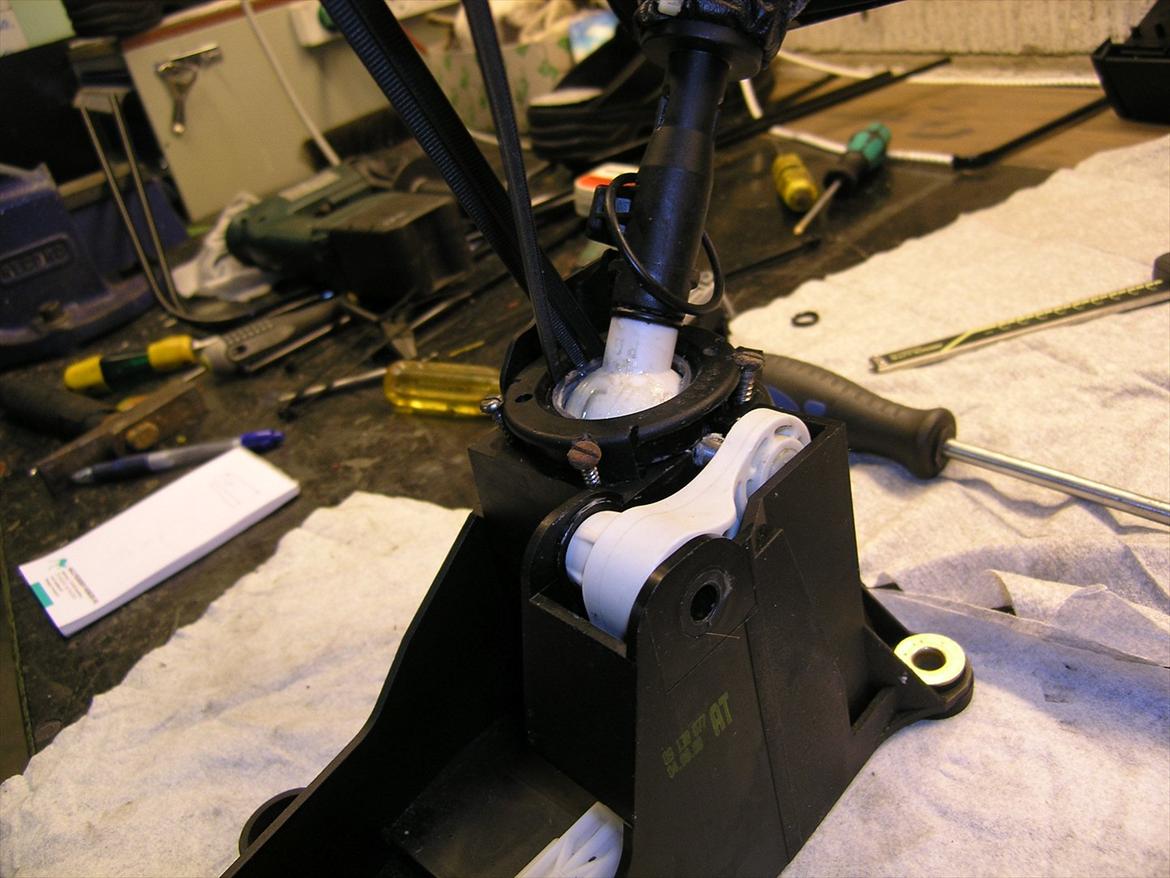 Gearstangsslør - galopskruerne holder den sorte ring stramt nede po plads billede 5