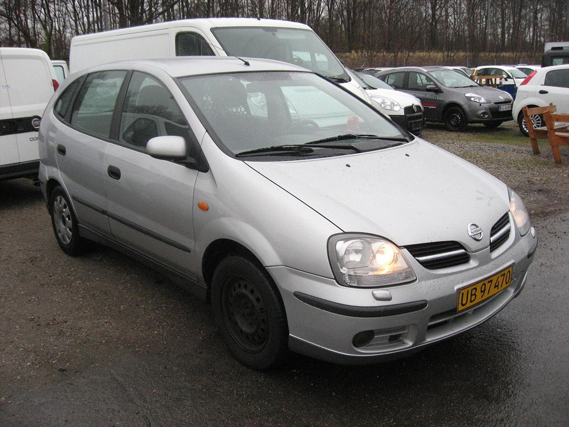 Nissan Almera Tino 2,2 Dci Visia - 25.11.2011 som bilen stod da jeg afleverede den efter seks år.  billede 2