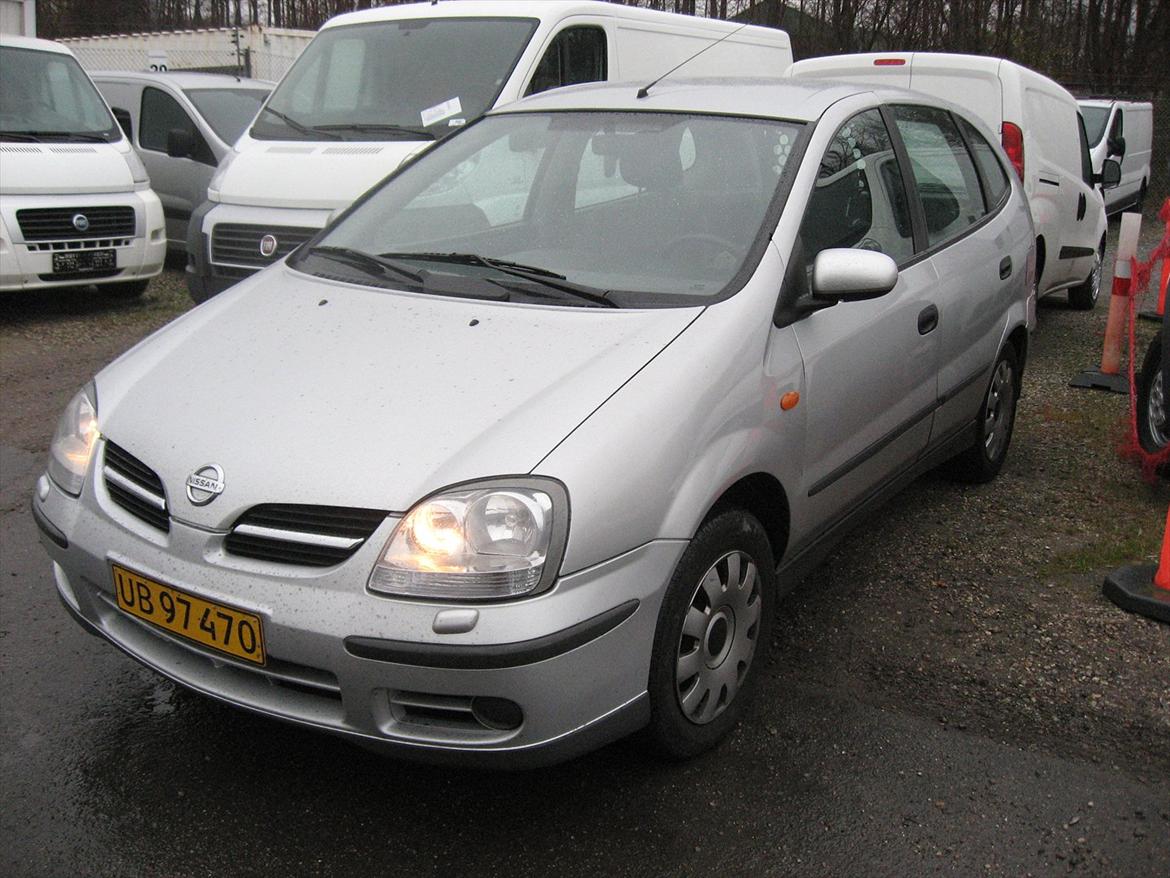 Nissan Almera Tino 2,2 Dci Visia - 25.11.2011 som bilen stod da jeg afleverede den efter seks år.  billede 1