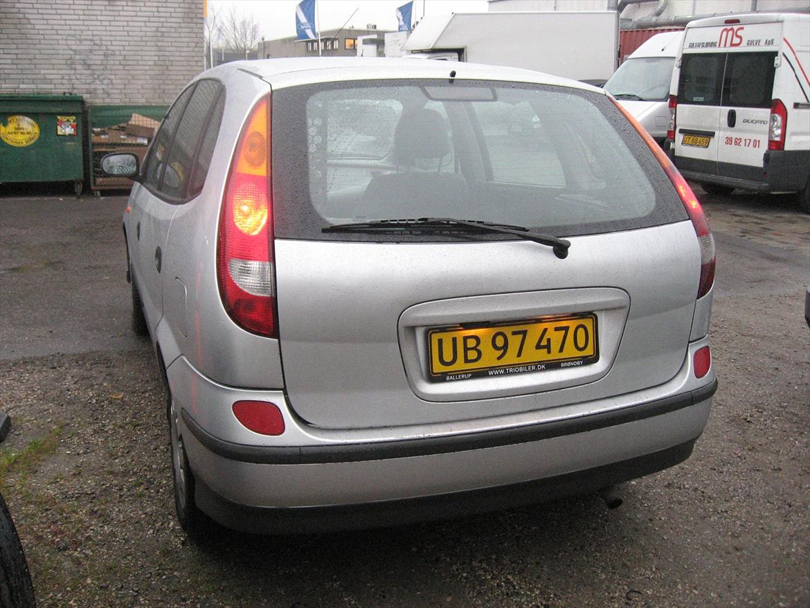 Nissan Almera Tino 2,2 Dci Visia - 25.11.2011 som bilen stod da jeg afleverede den efter seks år.  billede 3