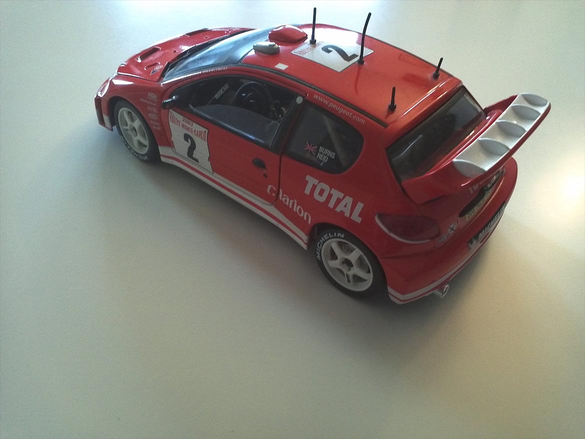 Nye modelbiler - 206 WRC 1:18 Solido billede 2