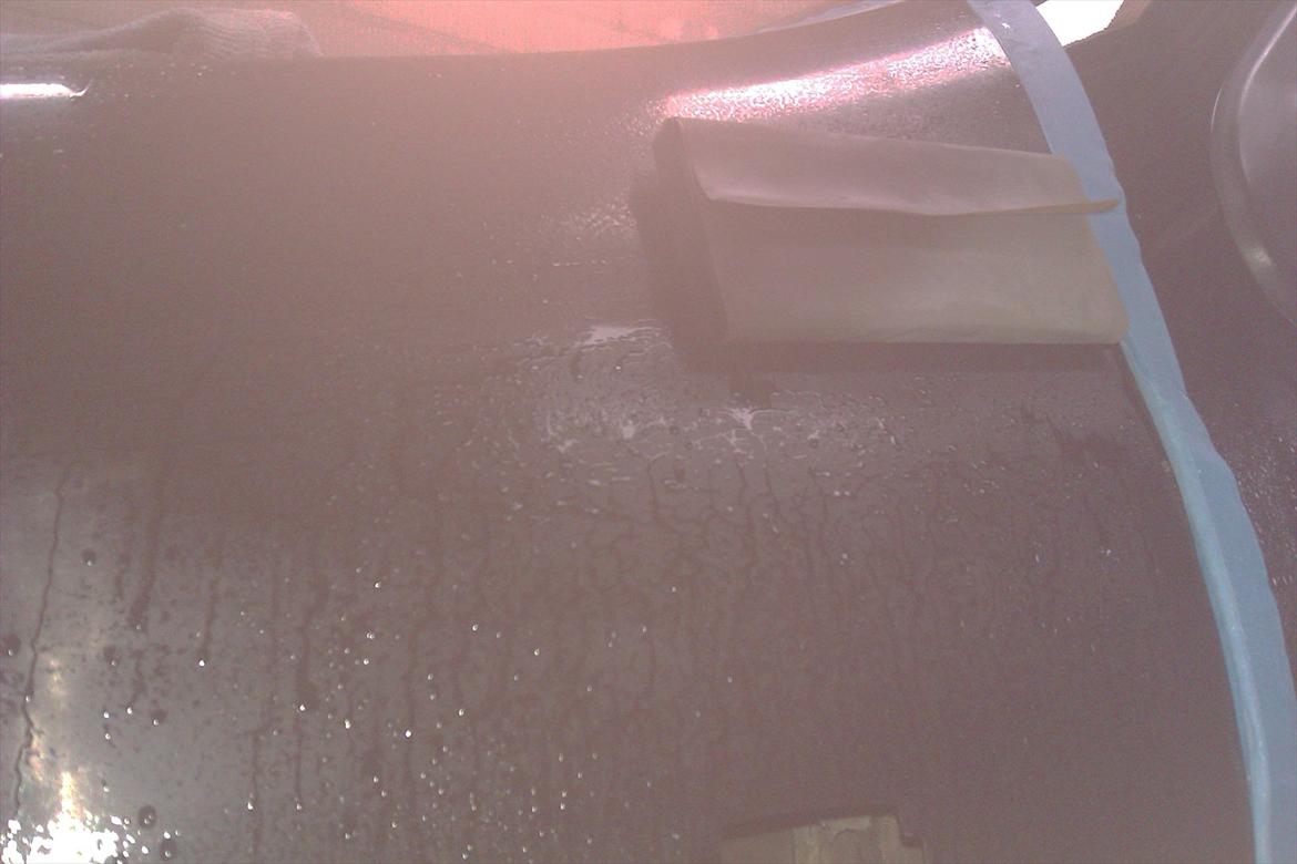 Hjemmemalet forskærm - Vandslibepapir i aktion - en længere og mere fast klods havde været bedre - læg mærke til bølge top og bølgedale. Når det er helt ensfarvet er det perfekt billede 8