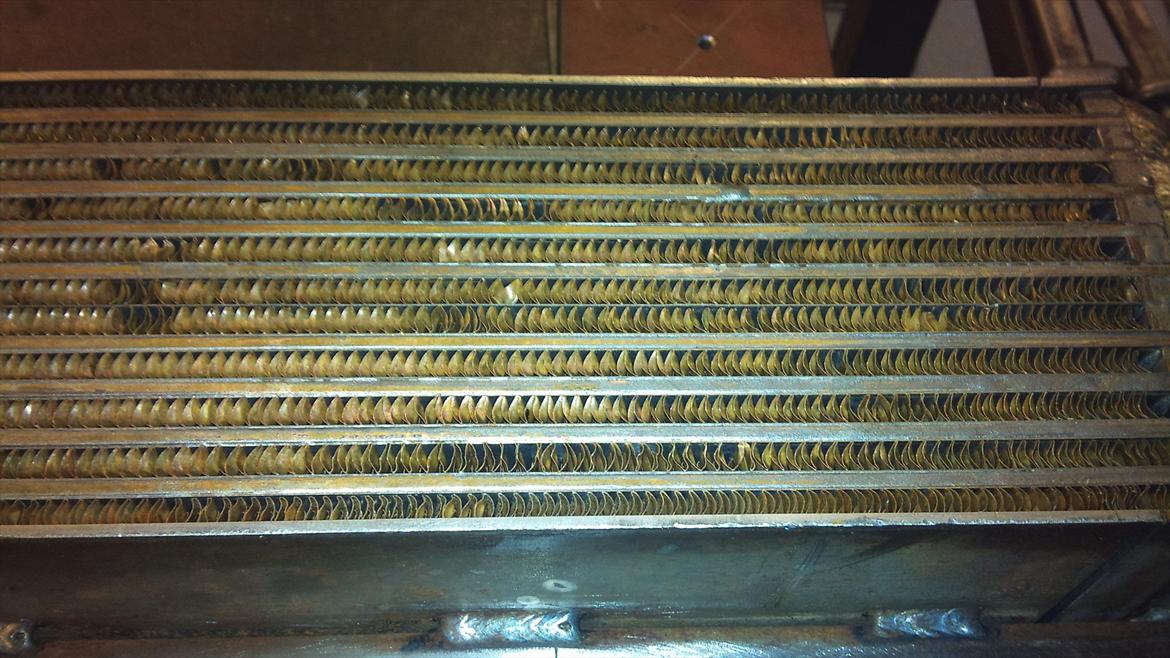 Lidt fra mit arbejde som skibsmontør - En ladeluftkøler, hvor ALLE lameller skulle rettes i hånden. Brugte jeg godt to dage på. billede 16