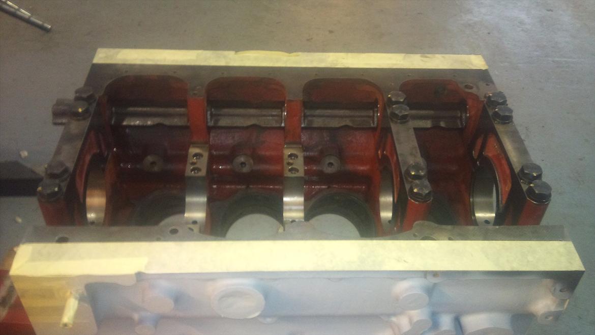 Lidt fra mit arbejde som skibsmontør - MVM motor med bunden i vejret. billede 13