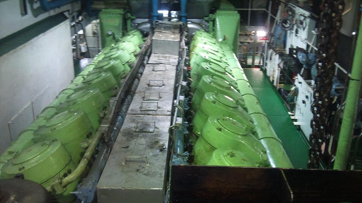 Lidt fra mit arbejde som skibsmontør - En Pielstick P2-5 motor. V18 motor, og der er to styks af disse i skibet. billede 9