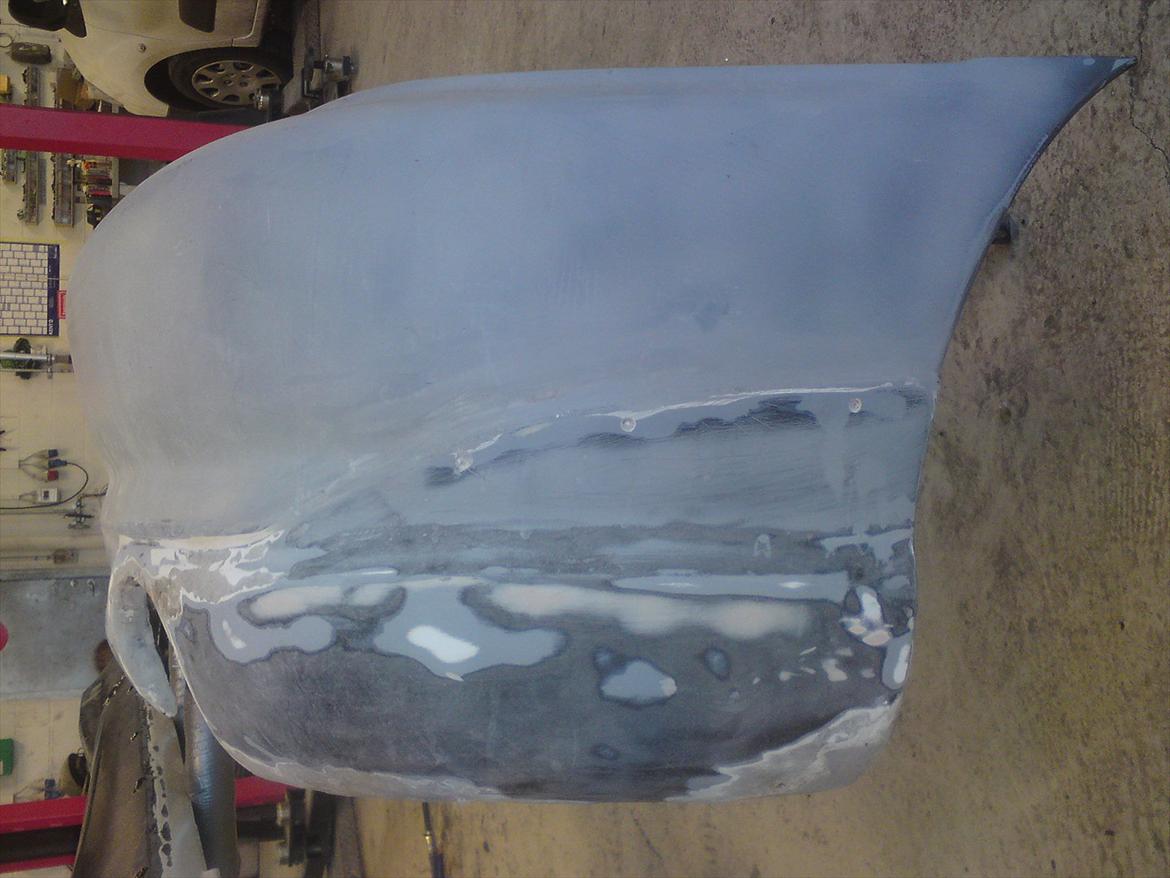 Mit hjemmelavet skørtesæt.. - Bagskørtet skal lige repereres med noget glasfiber i bunden.. billede 9