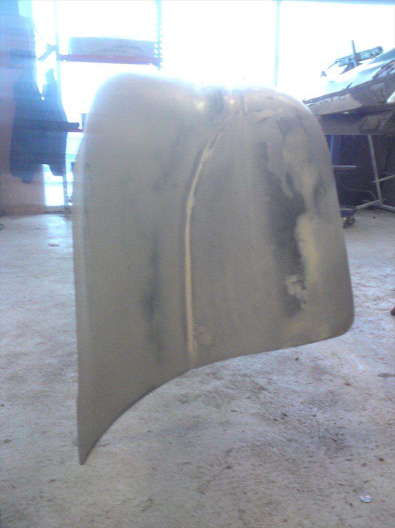 Mit hjemmelavet skørtesæt.. - Bagskørtet skal lige repereres med noget glasfiber i bunden.. billede 12