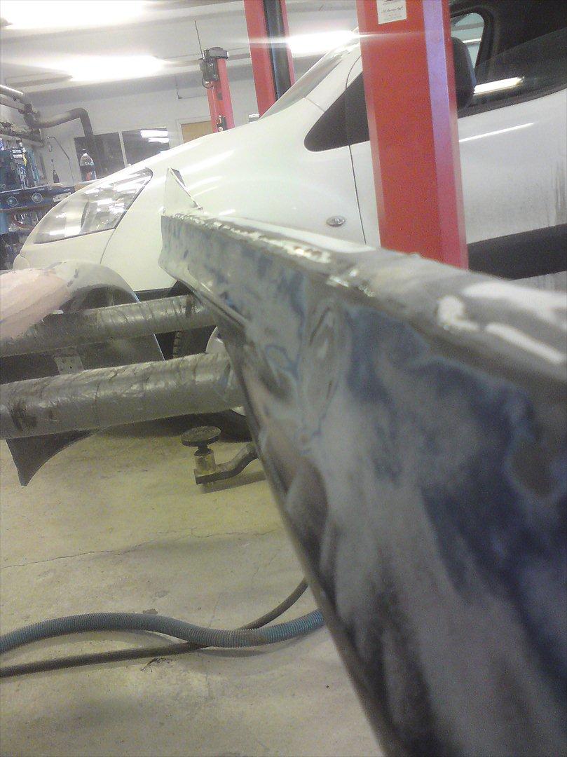 Mit hjemmelavet skørtesæt.. - Lim slebet af og klar til grovspartling.. billede 19