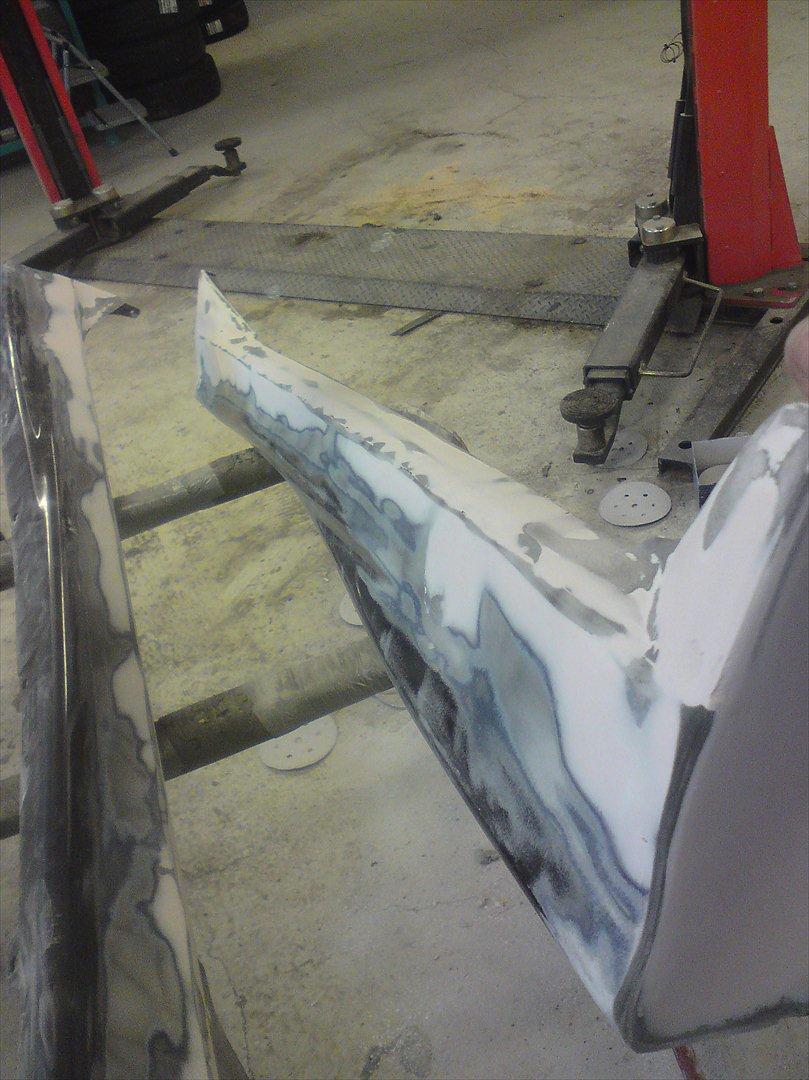 Mit hjemmelavet skørtesæt.. - Sideskørterne slebet ned igen, og klar til en gang finspartling.. billede 29