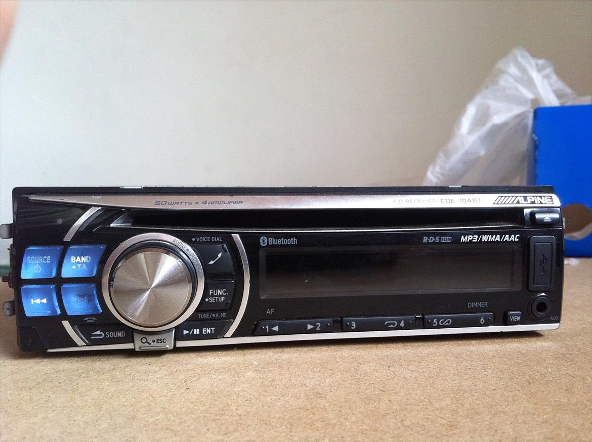Alpine CDE - 104BTi billede 1