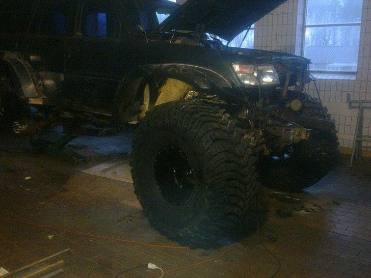 Nissan patrol y61 54" hjul  billede 4