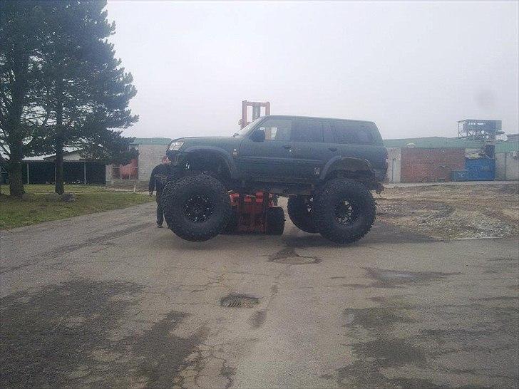 Nissan patrol y61 54" hjul  billede 8