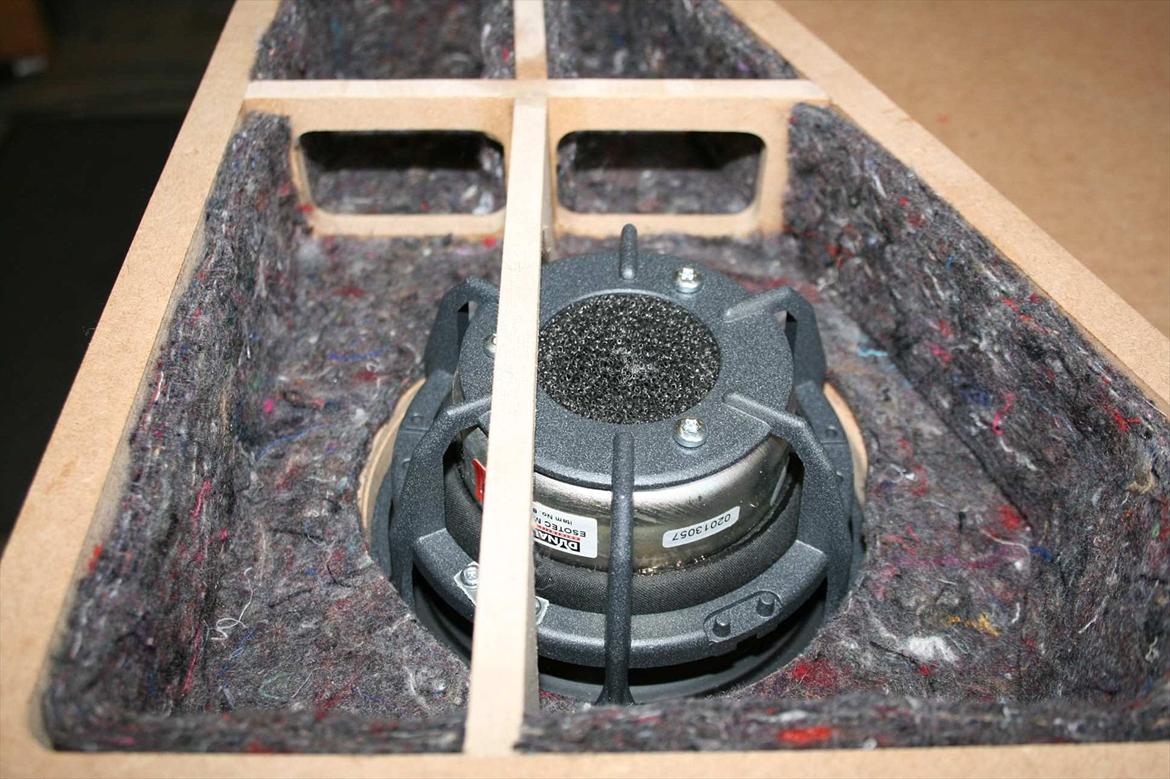 HiFi 3D Fræsning Af Dør Kabinetter +++ - 8.
Dør kabinetterne til for dørene, med Matrix afstivning ala B&W style samt afdæmpnings materiale billede 8