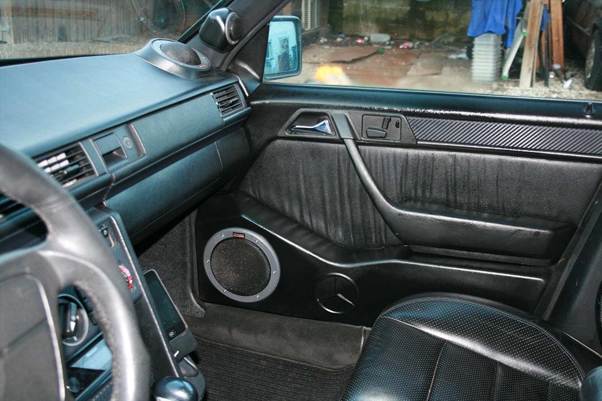 HiFi 3D Fræsning Af Dør Kabinetter +++ - 21.
Det færdige resultat af Dørsiderne med læder på samt Mellemtone og Diskant enhederne billede 21