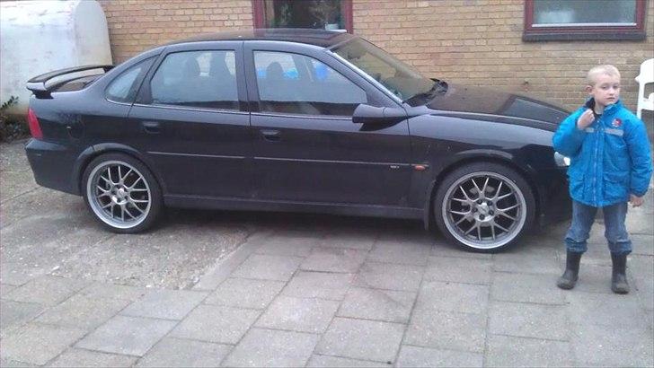 VECTRA B V6 RENOVERING/TUNING/STYLING - så blev rial 19x8 tommer fælge hjemkøbt og prøvemonteret,samt irmscher hækspoiler prøvemonteret billede 9