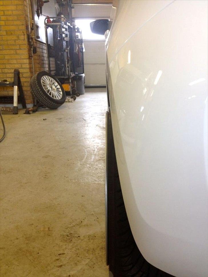 Volkswagen UP, Less is More - Prøvemontering af fælg i bag... billede 24