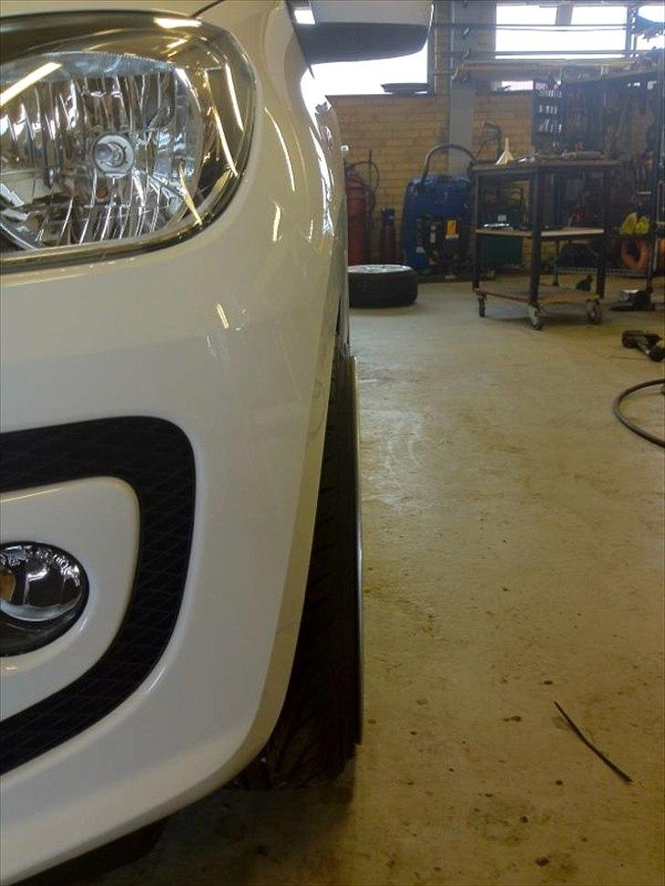 Volkswagen UP, Less is More - Prøvemontering af fælg i for billede 25