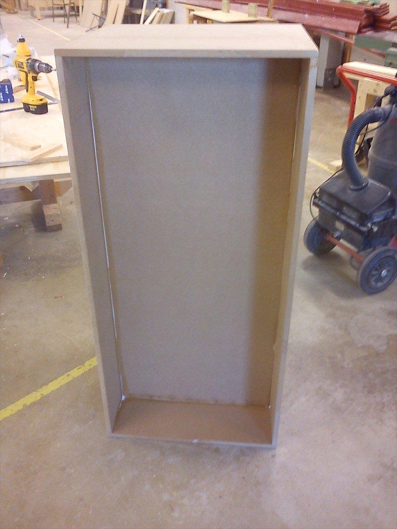 Festivals Kasse Anno 2012 - Bagfra
der skal være plads til : 
Kabler 
Forstærker
Batterier billede 1