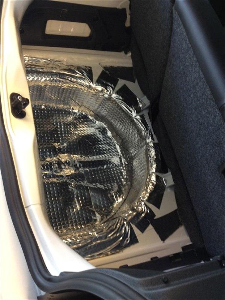 Volkswagen UP, Less is More - Bagagerummet lydisoleret billede 38