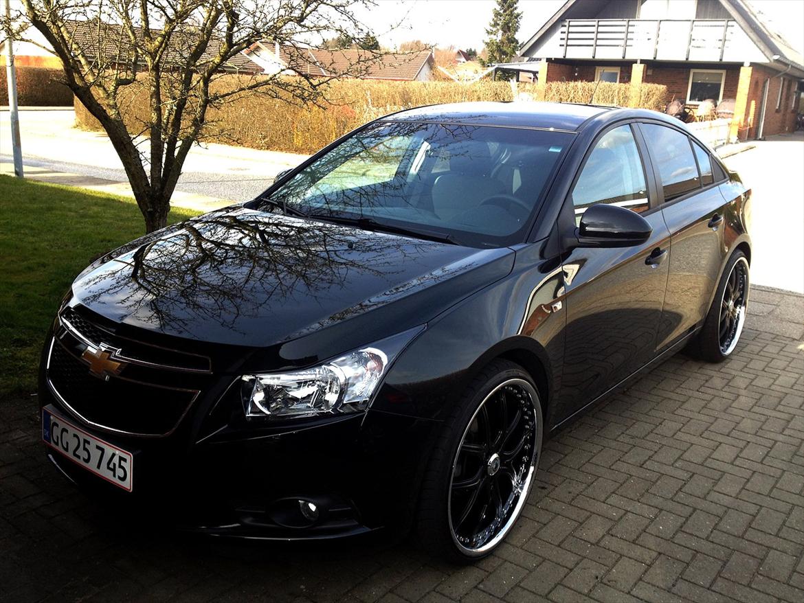 Chevrolet Cruze Projekt - Den er nu flot med de nye fælge! :) Det er 235/30-22 dæk strukket ud på en 9x22" fælg billede 8