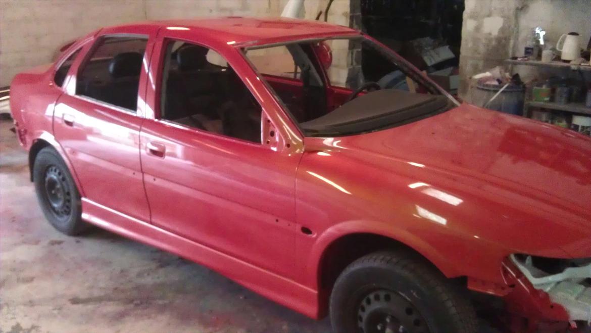 VECTRA B V6 RENOVERING/TUNING/STYLING - så kom bilen ud af kabinen,så skal klarlakken mellemslibes endnu engang og have 3 lag mere,bare lige for at få den til at stå som et suttet bolsje billede 51