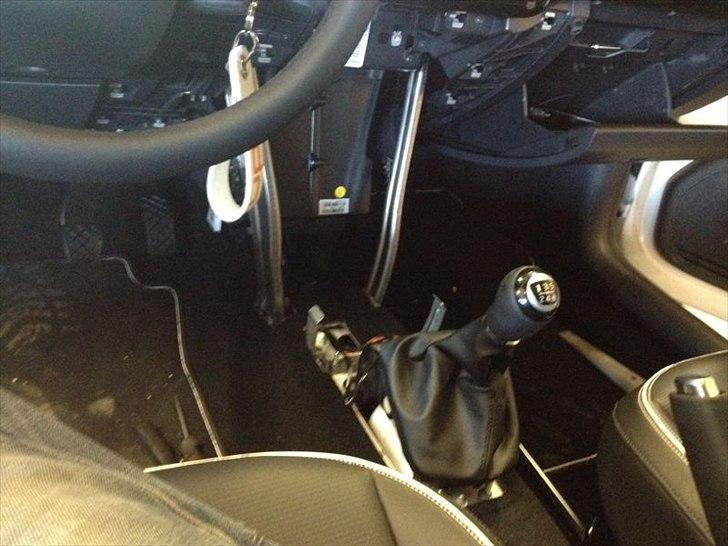 Volkswagen UP, Less is More - Klargørring til montering af ur og knapper billede 41