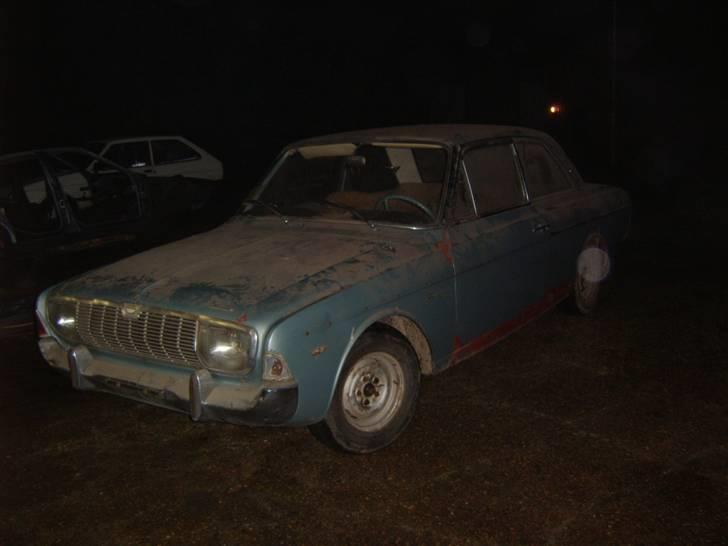 Renovering af Ford Taunus P5 20m ts - Billedet er taget fra den dag hvor mig og min bror var oppe og hente hver vores taunus. Jeg valgte en P5 20m ts og han valgte en p7. billede 1