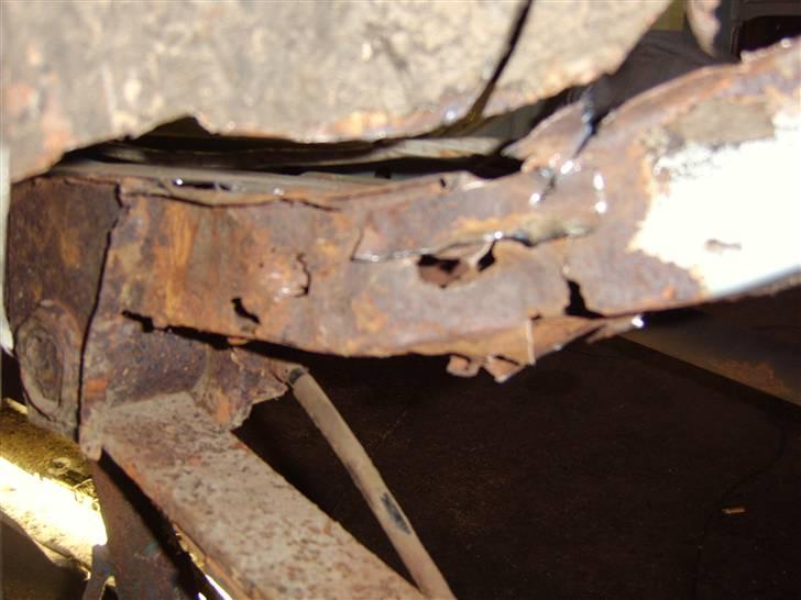 Renovering af Ford Taunus P5 20m ts - Længdevangen er bag er ikk så god længere så den blev vi os lige nød til og skifte, men det er vel hva man kan forvente af sårn gammel sag. billede 7