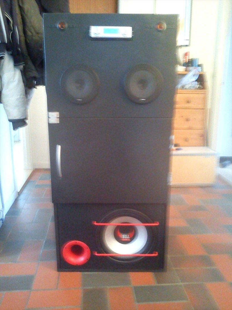 Festivals Kasse Anno 2012 - Gitre monteret på højtallerne billede 15