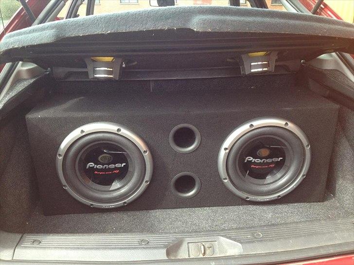 Anlæg (Pioneer) - Bass færdig, igang med at lege med den lille pioneer forstærker og baghøjtalerne :) billede 12