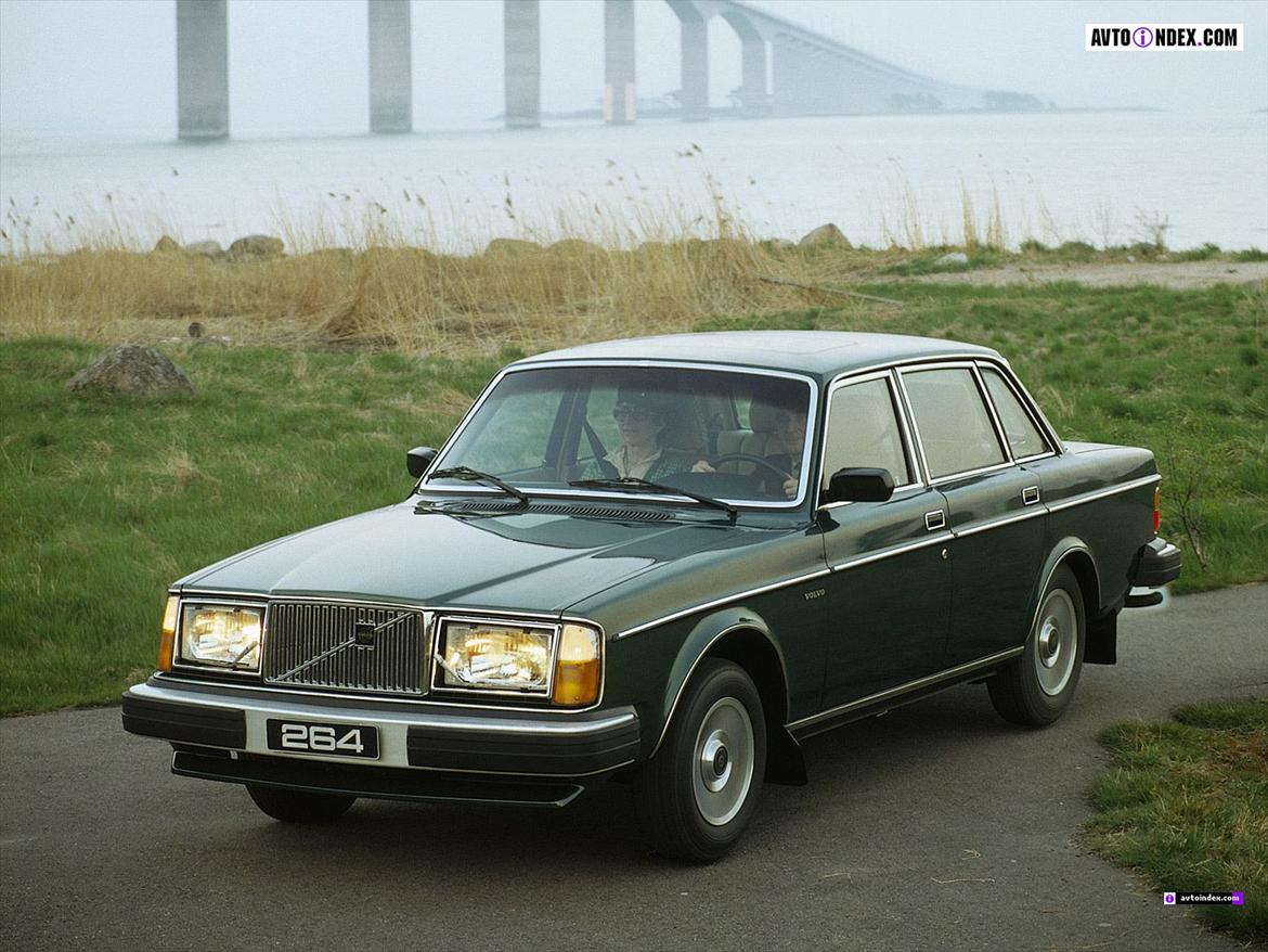 Volvo's 85 års jubilæum.  - VOLVO 264 I PRODUKTION 1975-1982


Volvo 264 blev lanceret i efteråret 1974 som efterfølgeren til Volvo 164, der blev produceret samtidig med 264 i 1975. 

164 var baseret på 144 på samme måde, som 264 baserede sig på 244. Den mest slående forskel var frontens design, som var mere prestigeorienteret. 

Der var udviklet en helt ny motor, PRV-motoren, til 264 – en V6 med et slagvolumen på 2,7 liter, som var fremstillet helt i aluminium og udviklet i samarbejde med Peugeot og Renault.  billede 33