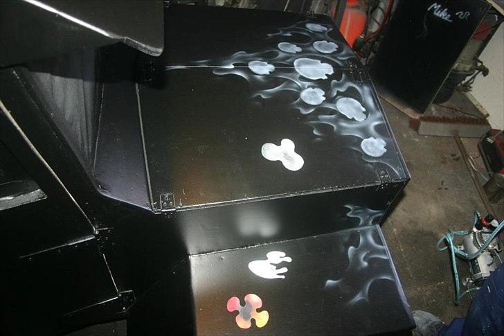 Airbrush på hjemmelavet bil billede 3