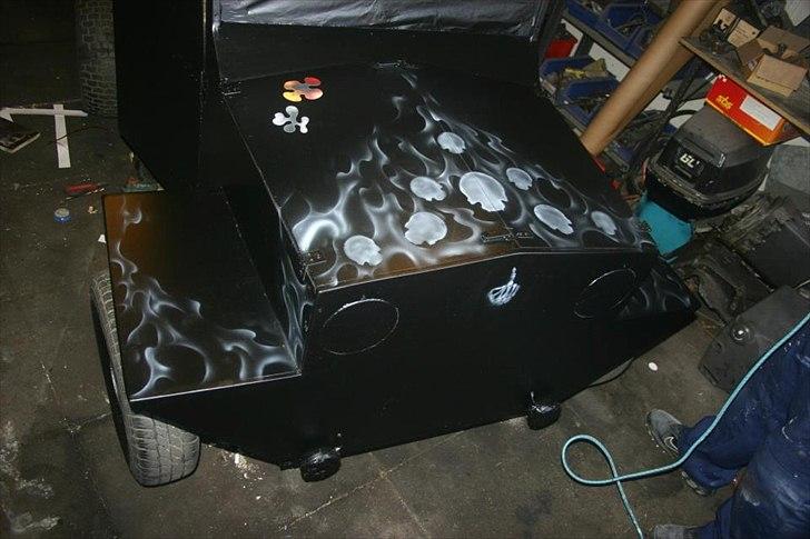 Airbrush på hjemmelavet bil billede 11