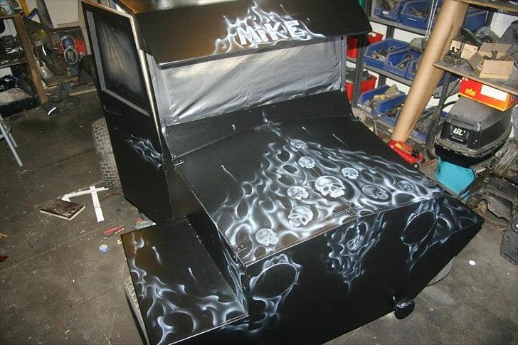 Airbrush på hjemmelavet bil billede 16