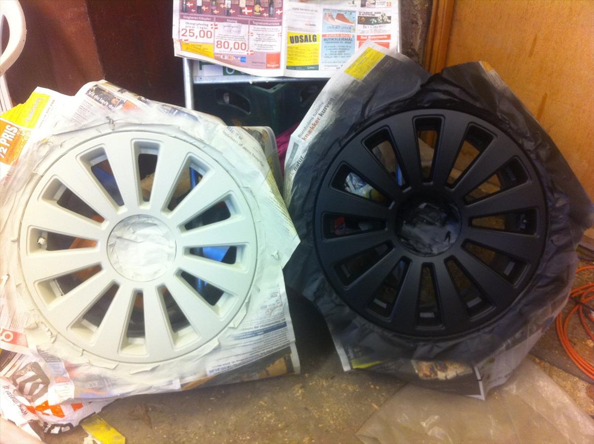 Ny Lak til alu fælge. - Et fælg med grunder. Et fælg med Mat sort lak. billede 8