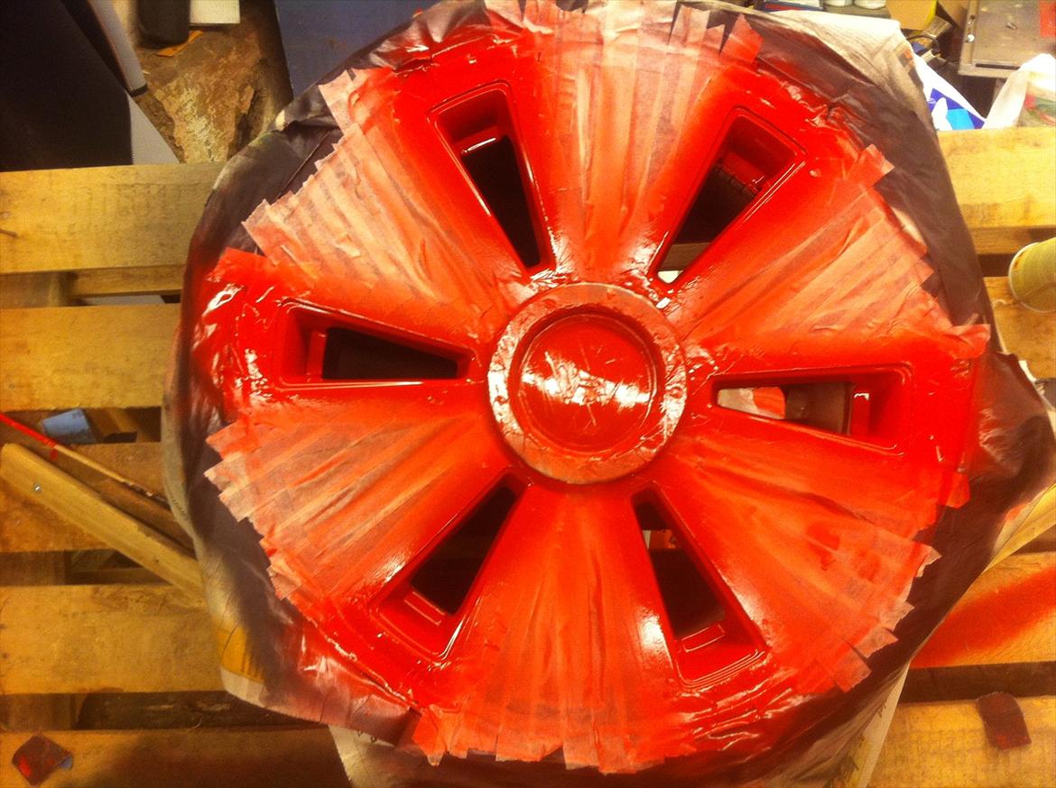 Ny Lak til alu fælge. - Her er fælgen så før tapen blev taget af med center pladen på stadig med tape på. billede 14