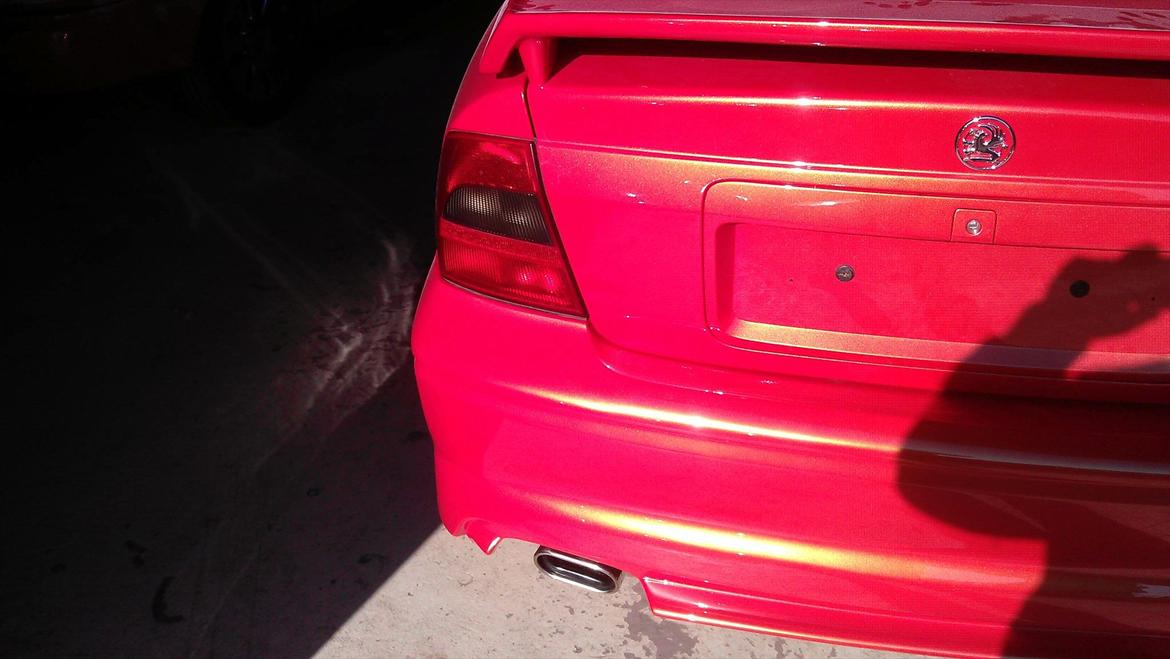 VECTRA B V6 RENOVERING/TUNING/STYLING - bagende færdig samlet,her i lidt sollys,så man kan ane effekten billede 65