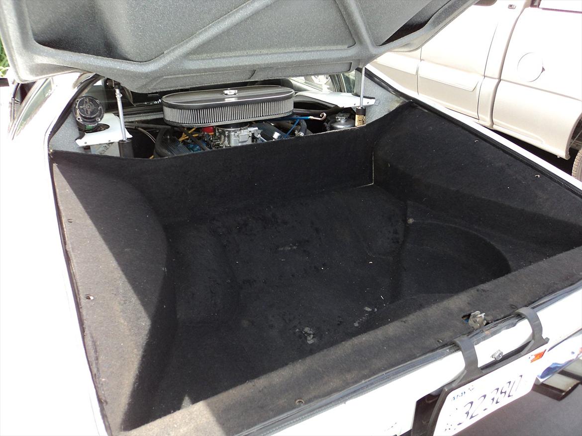 DeTomaso Pantera #2241 - Det originale cargo-tray ombeklædes billede 10