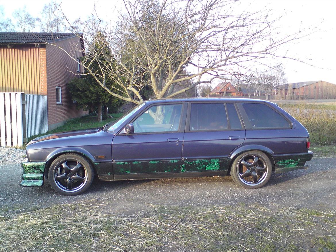 "Bimse´s" makeover fra grim gadebil til ond drifter - Ehm, ja der var åbenbart nogle der synes det så fedt ud engang (og vedkommende måtte være under påvirkning af enten alcohol eller narkotica)... billede 2